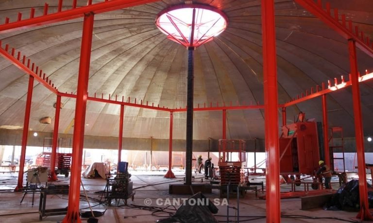 VitcoProyecto de montaje de tanque industrial para Vitco, optimizado con el Sistema Cantoni.