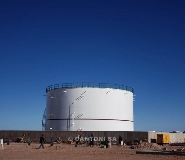 Tanque API 650 montado para TGS con tecnología avanzada de Cantoni.