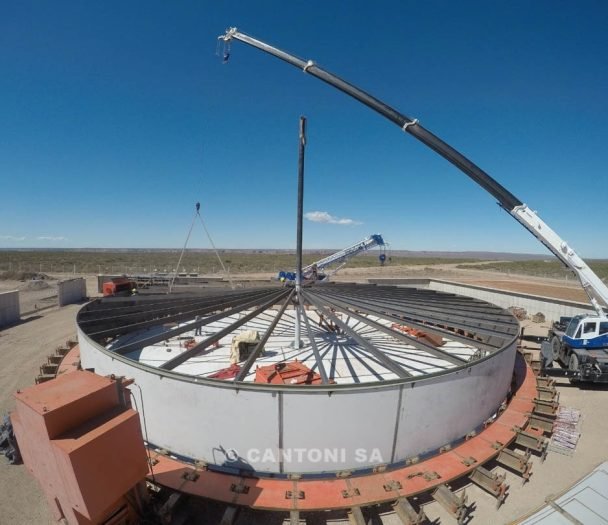 Tanque API 650 montado para TGS con tecnología avanzada de Cantoni.