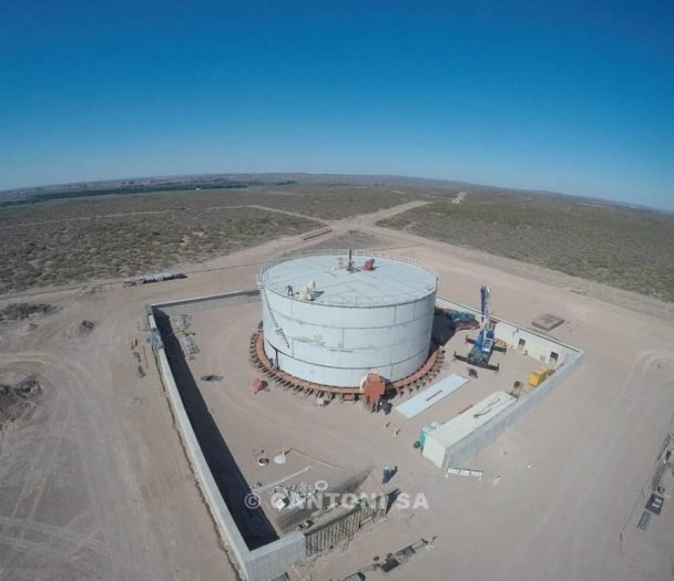 Tanque API 650 montado para TGS con tecnología avanzada de Cantoni.