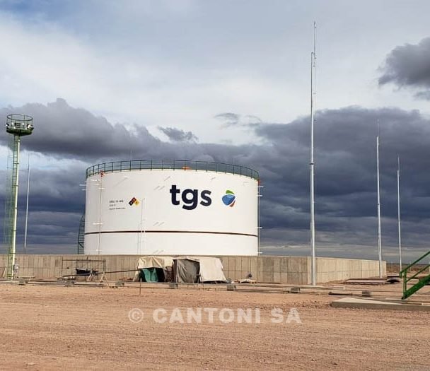 Tanque API 650 montado para TGS con tecnología avanzada de Cantoni.