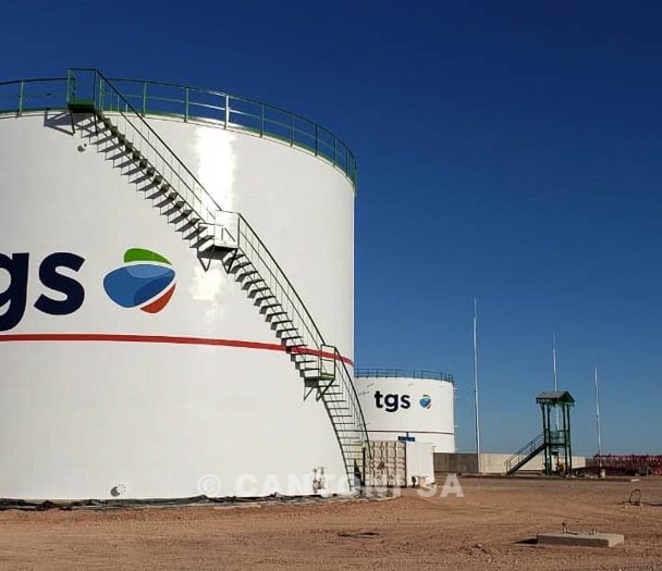 Tanque API 650 montado para TGS con tecnología avanzada de Cantoni.