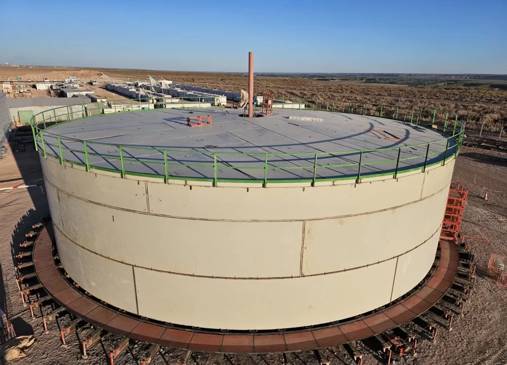 Tanque API 650 montado para TGS 2024 con tecnología avanzada de Cantoni.