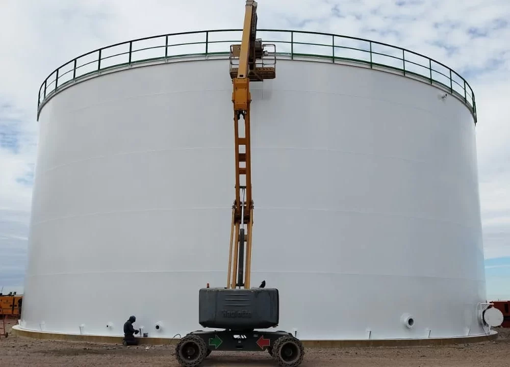 Tanque API 650 montado para TGS 2024 con tecnología avanzada de Cantoni.